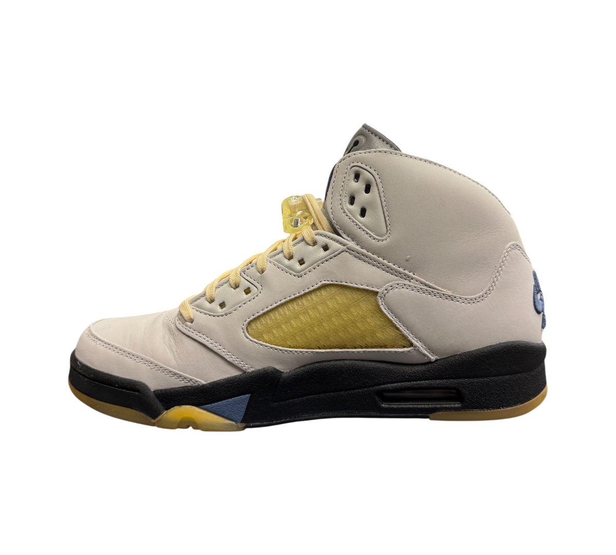 Genesis Boutique Jordan 5 A Ma Maniere Dawn sneakers in light grey leather with yellowed mesh and black midsole